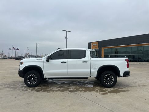 Used 2025 Chevrolet Silverado 1500 ZR2 w/ Technology Package image 2