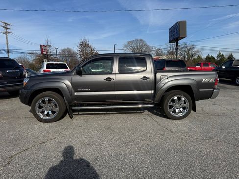 Used 2011 Toyota Tacoma PreRunner image 4