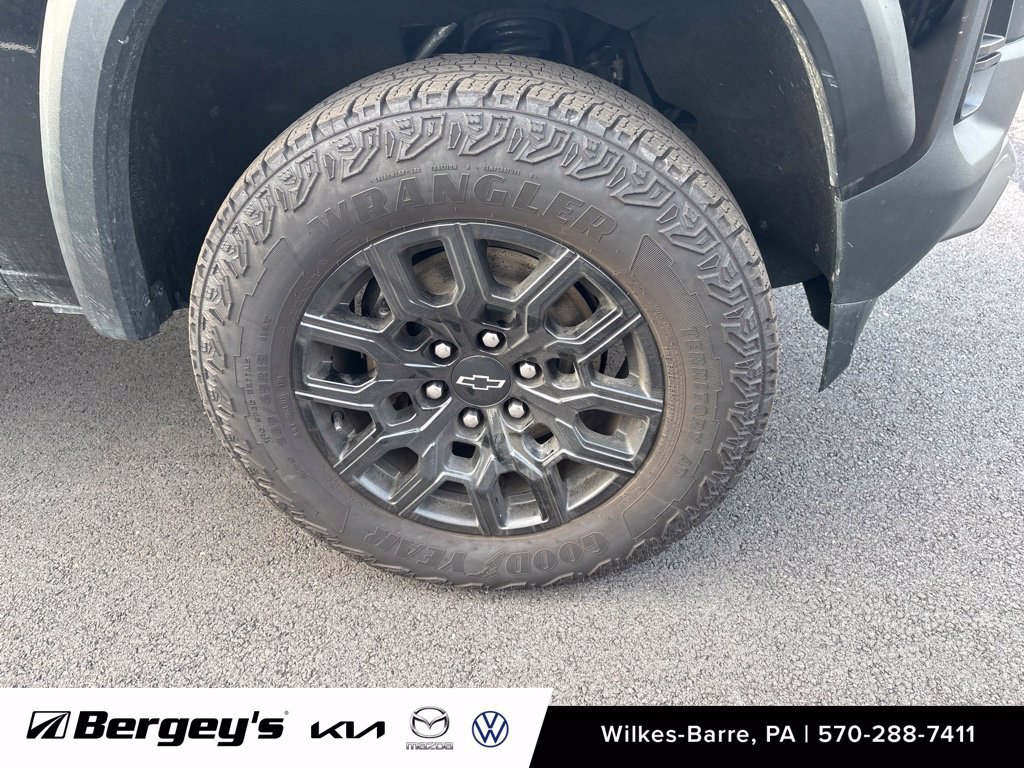 Used 2023 Chevrolet Colorado Trail Boss w/ Technology Package AWD/4WD image 11