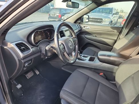 Used 2020 Jeep Grand Cherokee Laredo image 13