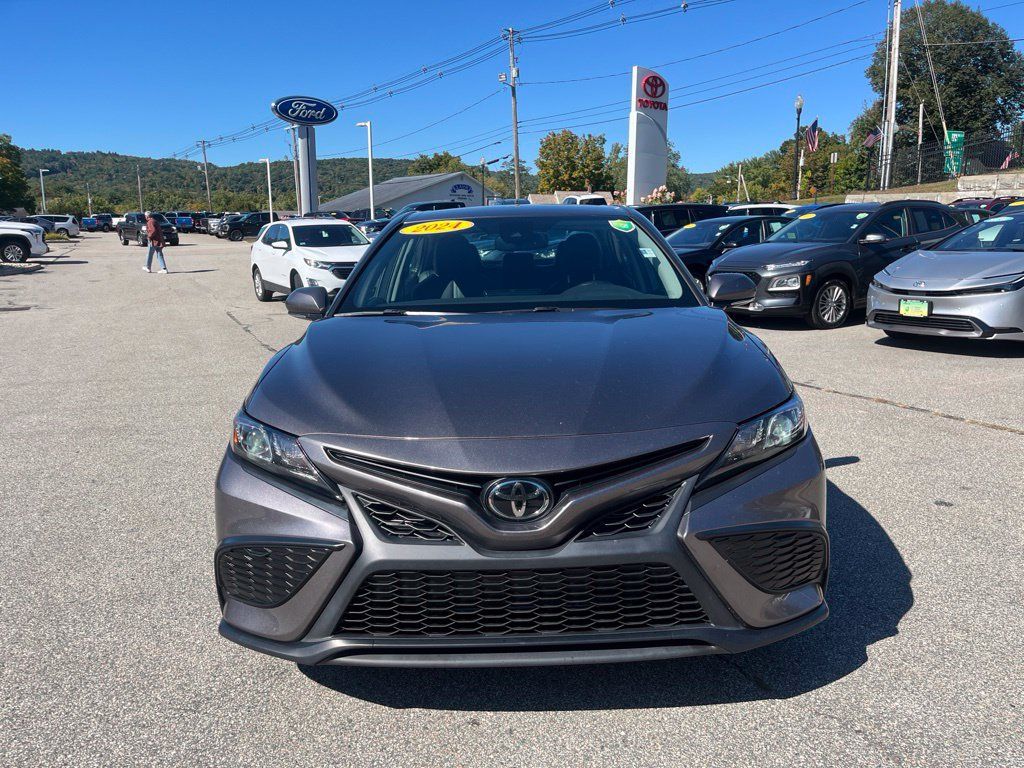 Used 2024 Toyota Camry SE w/ Convenience Package FWD image 2