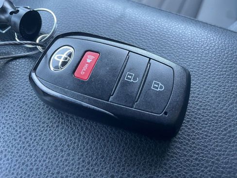 Used 2025 Toyota Tacoma TRD Off-Road image 21