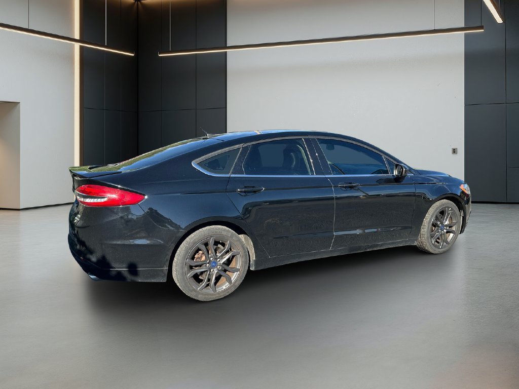 Used 2018 Ford Fusion SE w/ Equipment Group 201A FWD image 3