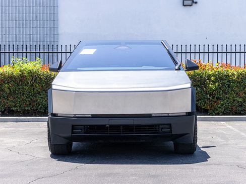 Used 2024 Tesla Cybertruck AWD Crew Cab image 2
