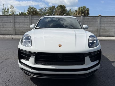 Certified 2025 Porsche Macan AWD/4WD image 10