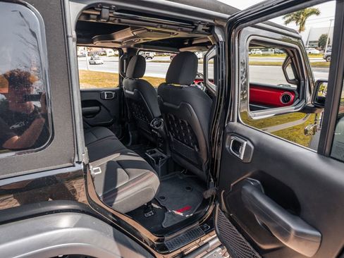 Used 2022 Jeep Wrangler Unlimited Rubicon AWD/4WD image 39