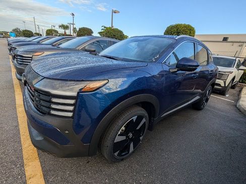 New 2025 Nissan Kicks SR image 4