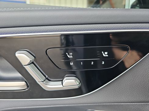 Used 2024 Mercedes-Benz GLC 300 4MATIC image 30