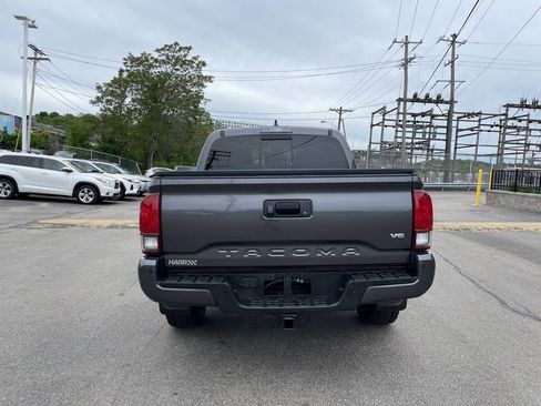 Used 2019 Toyota Tacoma TRD Off-Road w/ TRD Premium Off Road Package AWD/4WD image 4