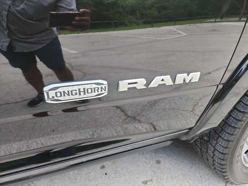Used 2019 RAM 2500 Limited AWD/4WD image 16