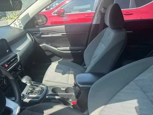 Used 2024 Kia Seltos LX AWD/4WD image 3