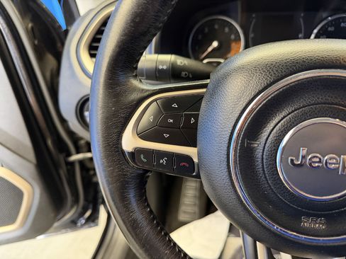 Used 2016 Jeep Renegade Latitude FWD image 15