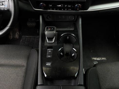 Used 2025 Nissan Rogue SV FWD image 15