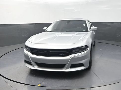 Used 2020 Dodge Charger SXT w/ Leather Interior Group RWD image 2