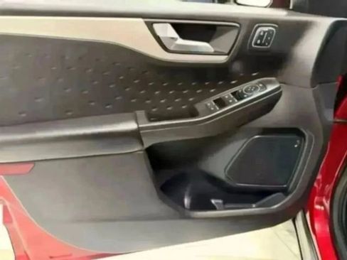 Used 2020 Ford Escape SEL image 10