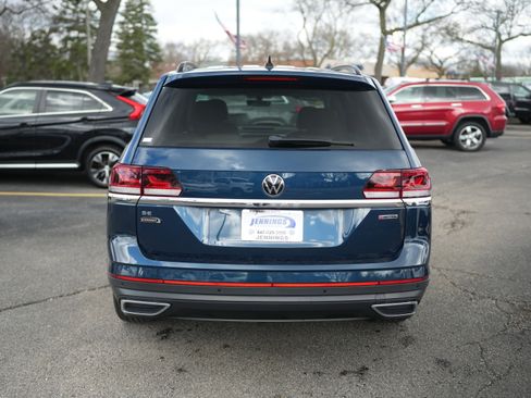 Certified 2022 Volkswagen Atlas SE w/ Black Wheel Package image 6