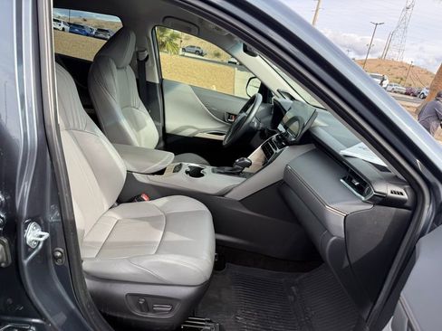 Used 2021 Toyota Venza XLE w/ Softex Package image 12