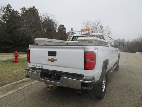 Used 2018 Chevrolet Silverado 2500 W/T w/ Snow Plow Prep Package image 11