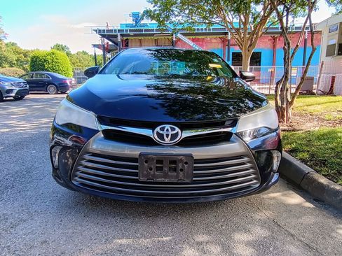 Used 2017 Toyota Camry LE FWD image 2