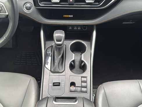 Used 2023 Toyota Highlander Bronze Edition image 25