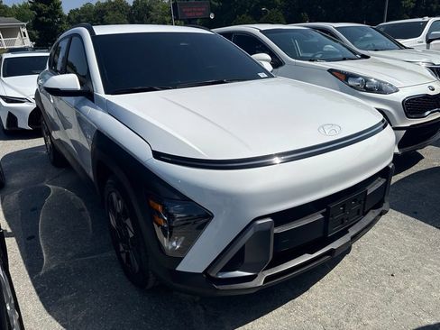 Used 2025 Hyundai Kona SEL FWD image 2