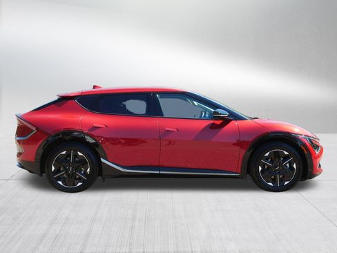 Certified 2025 Kia EV6 Wind AWD/4WD image 8