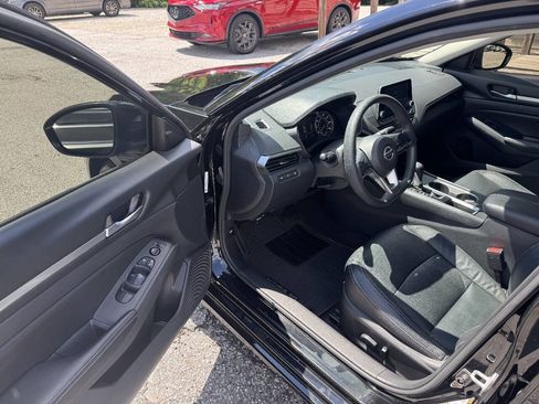 Used 2022 Nissan Altima 2.5 SV FWD image 11