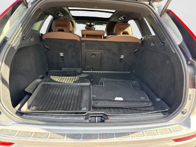 Certified 2024 Volvo XC60 B5 Plus w/ Protection Package Premier AWD/4WD image 25