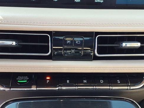 Used 2023 Lincoln Nautilus Reserve AWD/4WD image 17