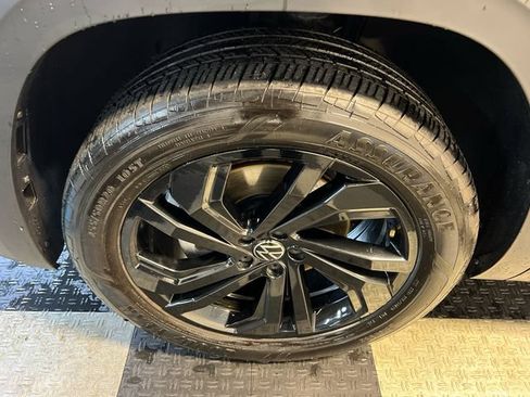 Certified 2023 Volkswagen Atlas SE w/ Panoramic Sunroof Package FWD image 9
