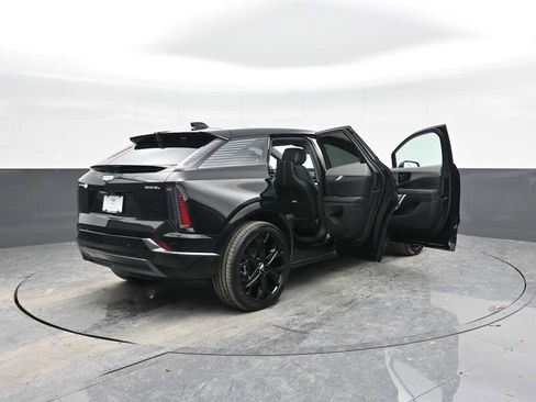 New 2025 Cadillac Optiq Sport 2 w/ LPO, ONYX Package image 37