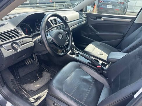 Used 2018 Volkswagen Passat 2.0T FWD image 9