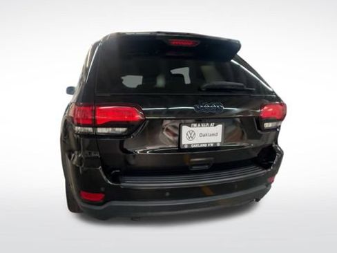 Used 2019 Jeep Grand Cherokee Laredo AWD/4WD image 8