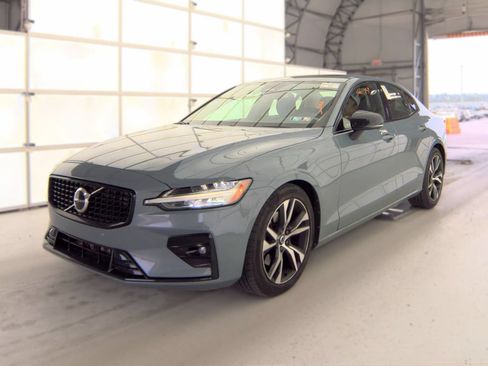 Used 2024 Volvo S60 B5 Core FWD image 1
