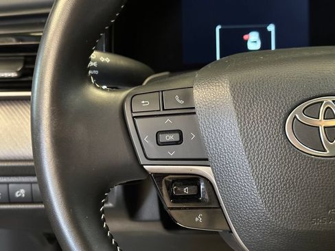 Used 2025 Toyota Camry SE w/ Convenience Package FWD image 11
