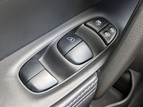 Used 2022 Nissan Rogue Sport SL w/ Premium Package FWD image 18