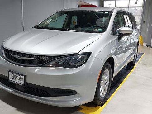Used 2023 Chrysler Voyager LX FWD image 18