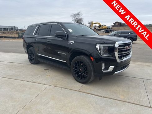 Used 2022 GMC Yukon SLT w/ SLT Luxury Package image 1