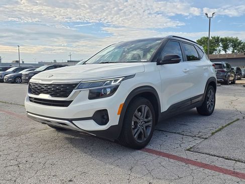 Used 2021 Kia Seltos S FWD image 3