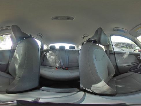 Used 2025 Kia K4 LXS image 40