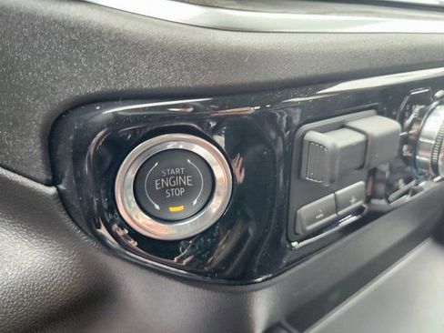 New 2026 GMC Sierra 1500 SLT image 18