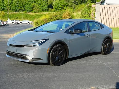 Used 2026 Toyota Prius Plug-In Hybrid FWD image 3