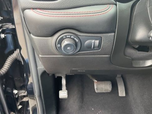 Used 2023 Dodge Durango GT image 31