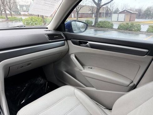 Used 2017 Volkswagen Passat 1.8T R-Line w/ R-Line Lighting Package image 19