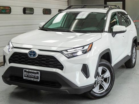 Used 2022 Toyota RAV4 XLE w/ XLE Grade Weather Package AWD/4WD image 11