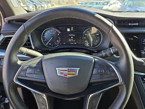 Used 2025 Cadillac XT5 Premium Luxury image 16