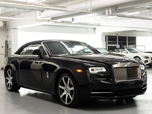 Used 2017 Rolls-Royce Dawn RWD image 10