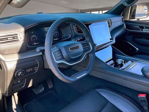 Used 2024 Jeep Wagoneer L Series II image 16