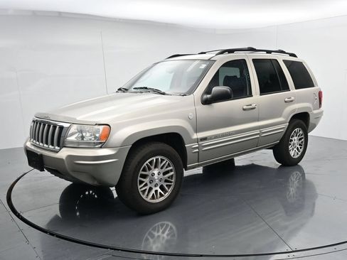 Used 2004 Jeep Grand Cherokee Limited w/ Trailer Tow Group IV AWD/4WD image 4