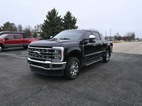 Used 2023 Ford F350 Lariat w/ Chrome Package image 3